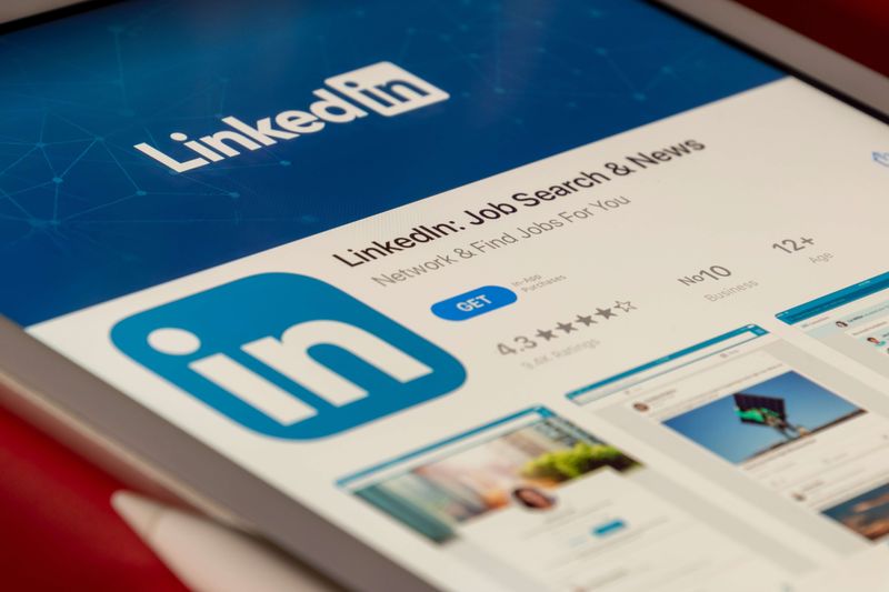 LinkedIn: more than your CV and a boring business card